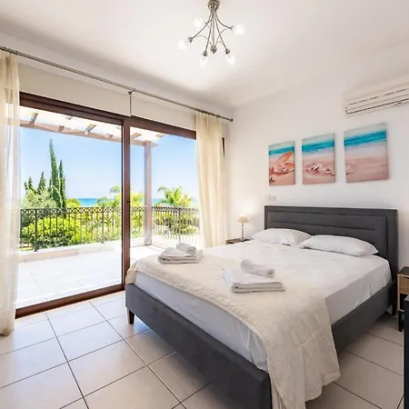 Villa Sea Front Oceanus H3 By Ezoria Ayia Napa